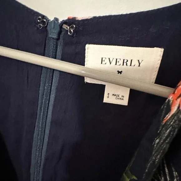 Everly Tropical Floral Romper - Picture 14 of 15